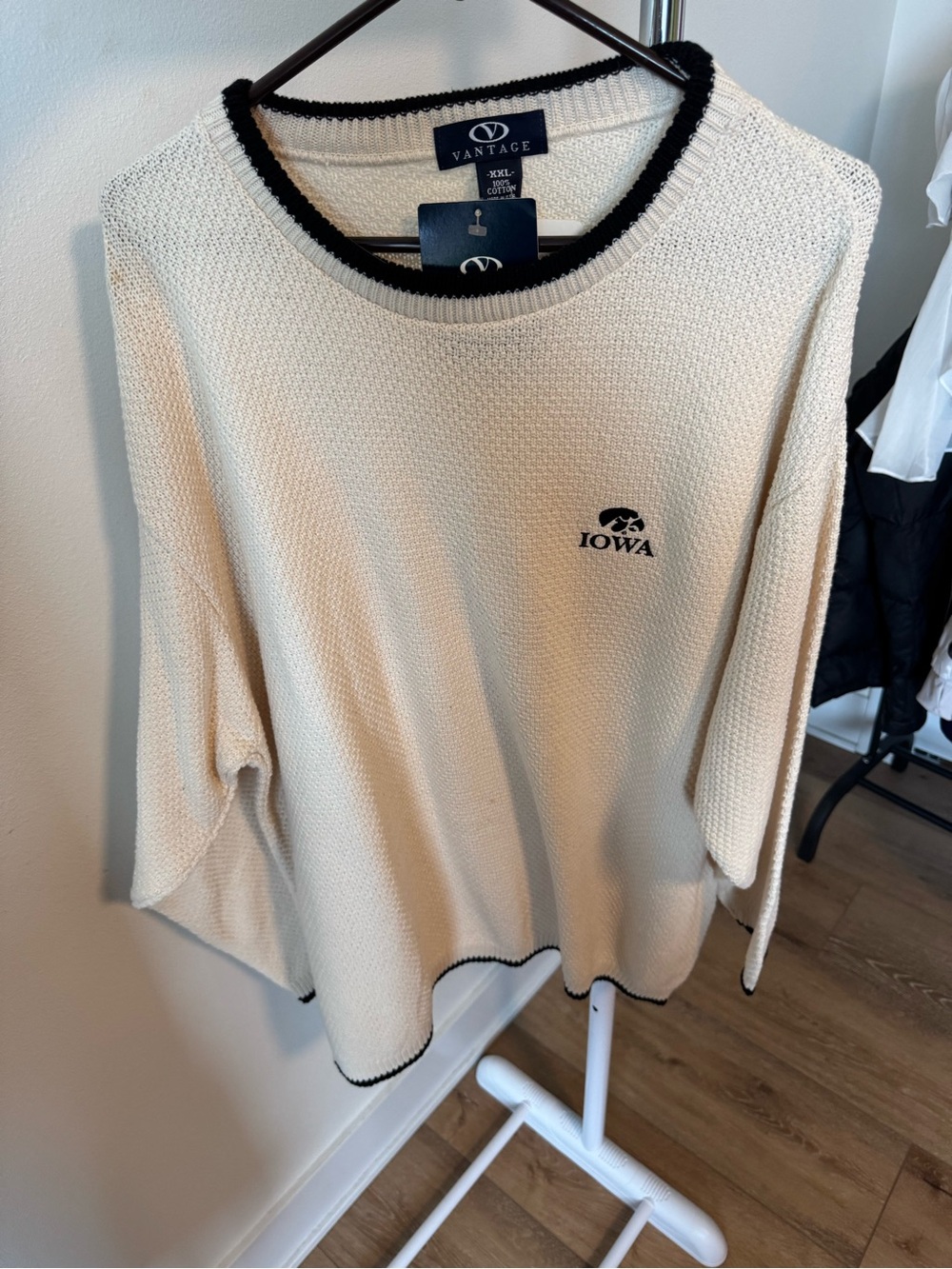 Cream Vantage cotton crewneck knit sweater Iowa Hawkeyes logo Men’s size XXL NEW